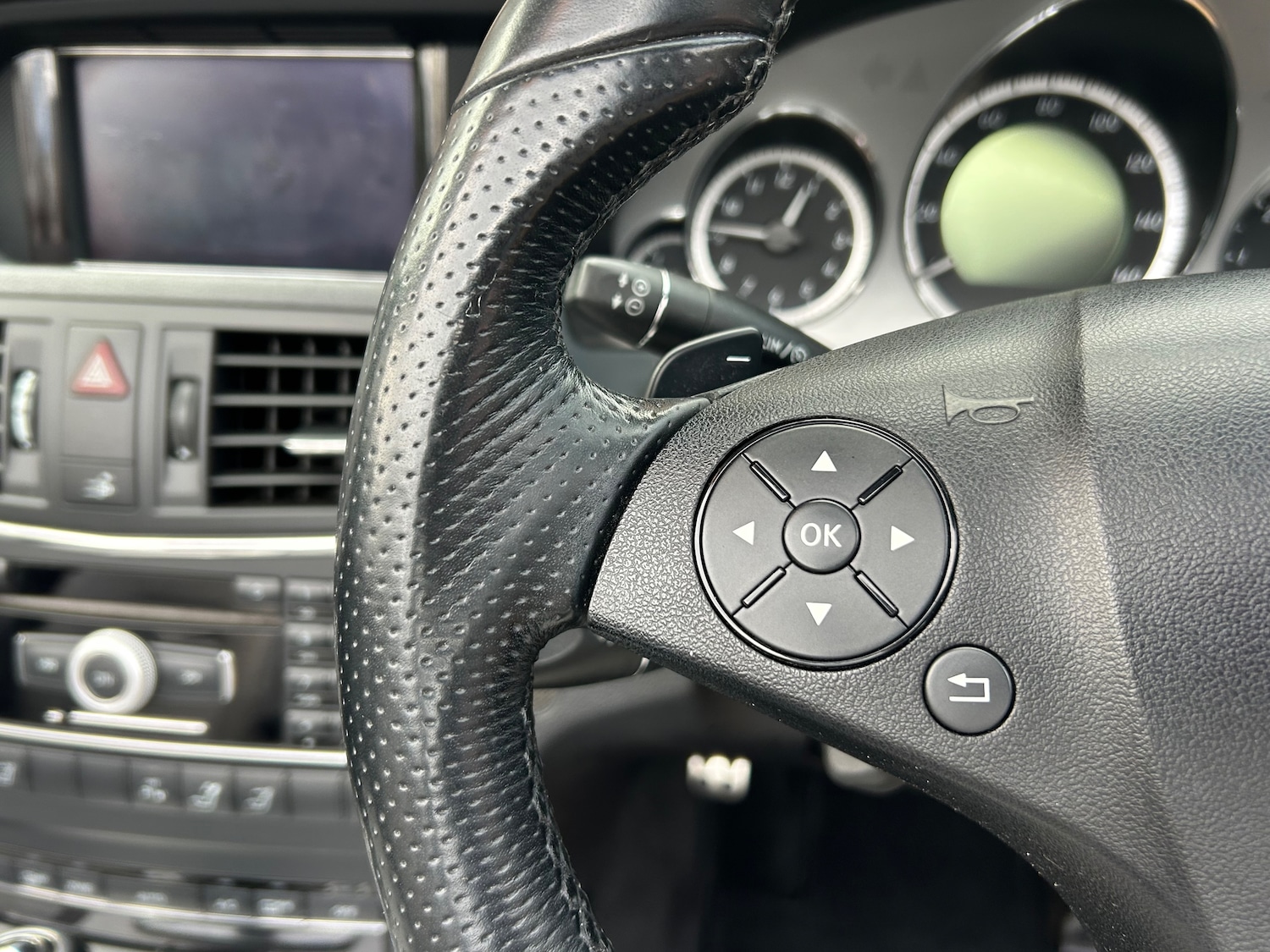 Used Mercedes-Benz E Class 2010 for sale - 76842325: Photo 29