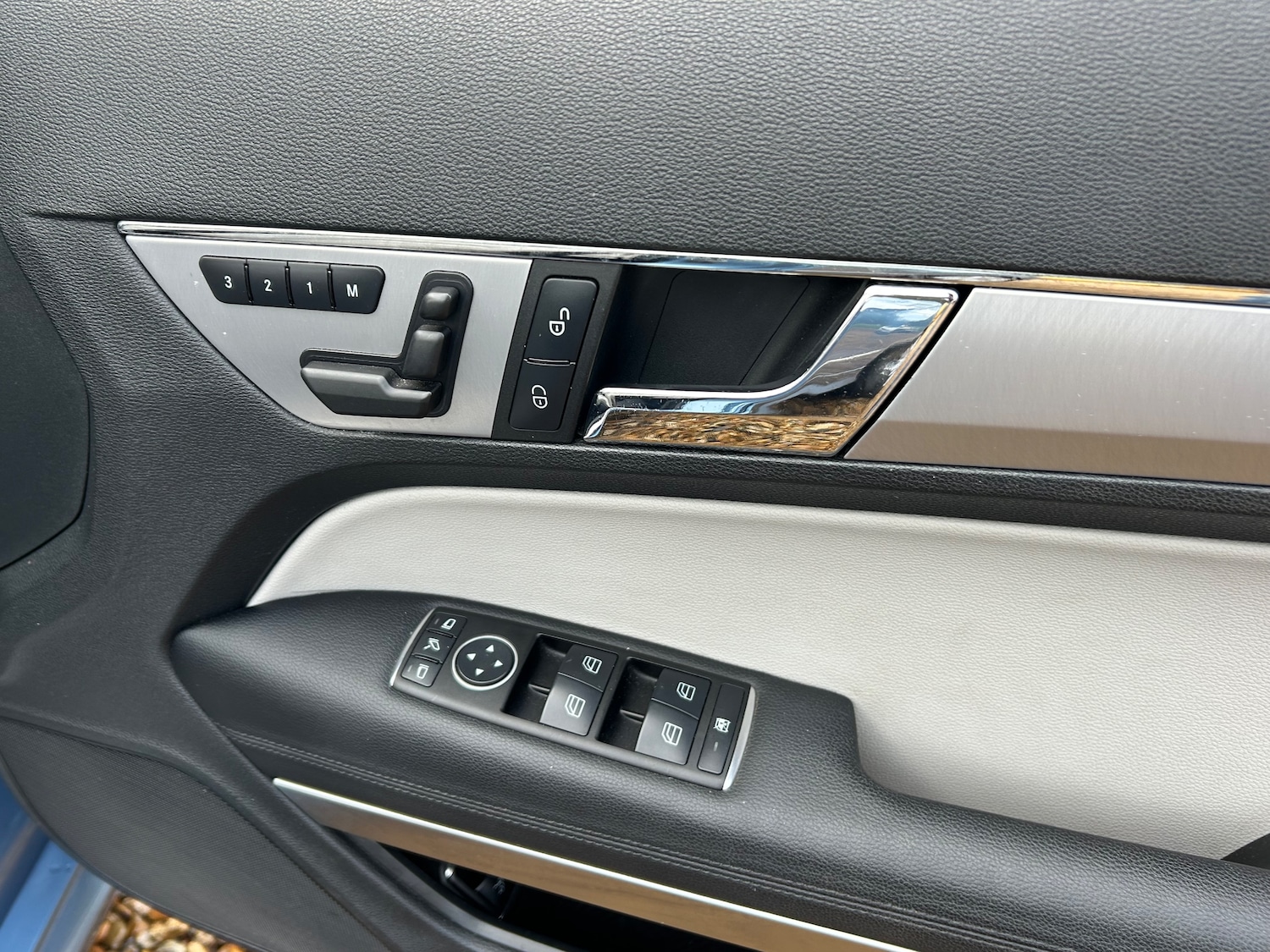 Used Mercedes-Benz E Class 2010 for sale - 76842325: Photo 34