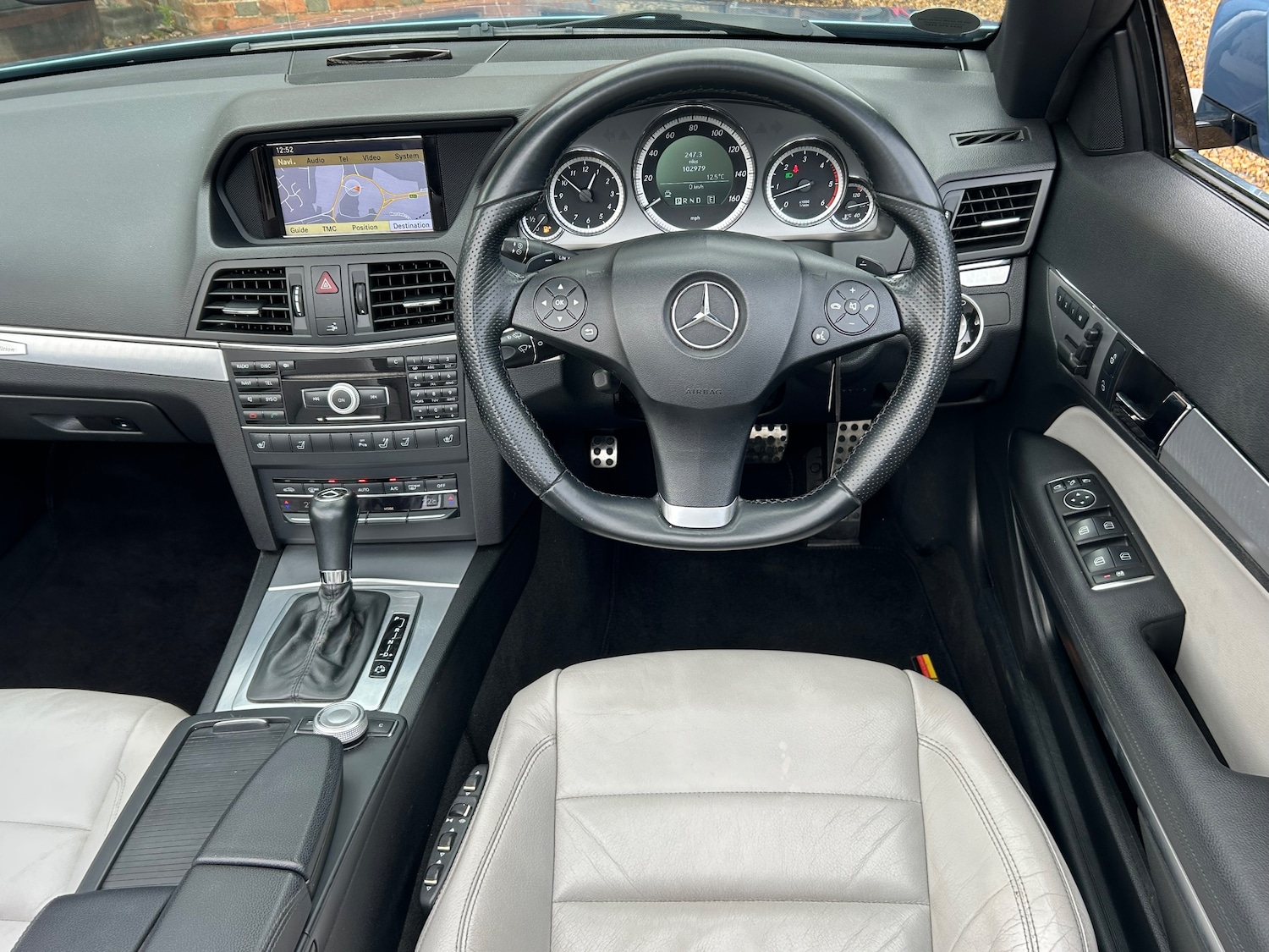 Used Mercedes-Benz E Class 2010 for sale - 76842325: Photo 42