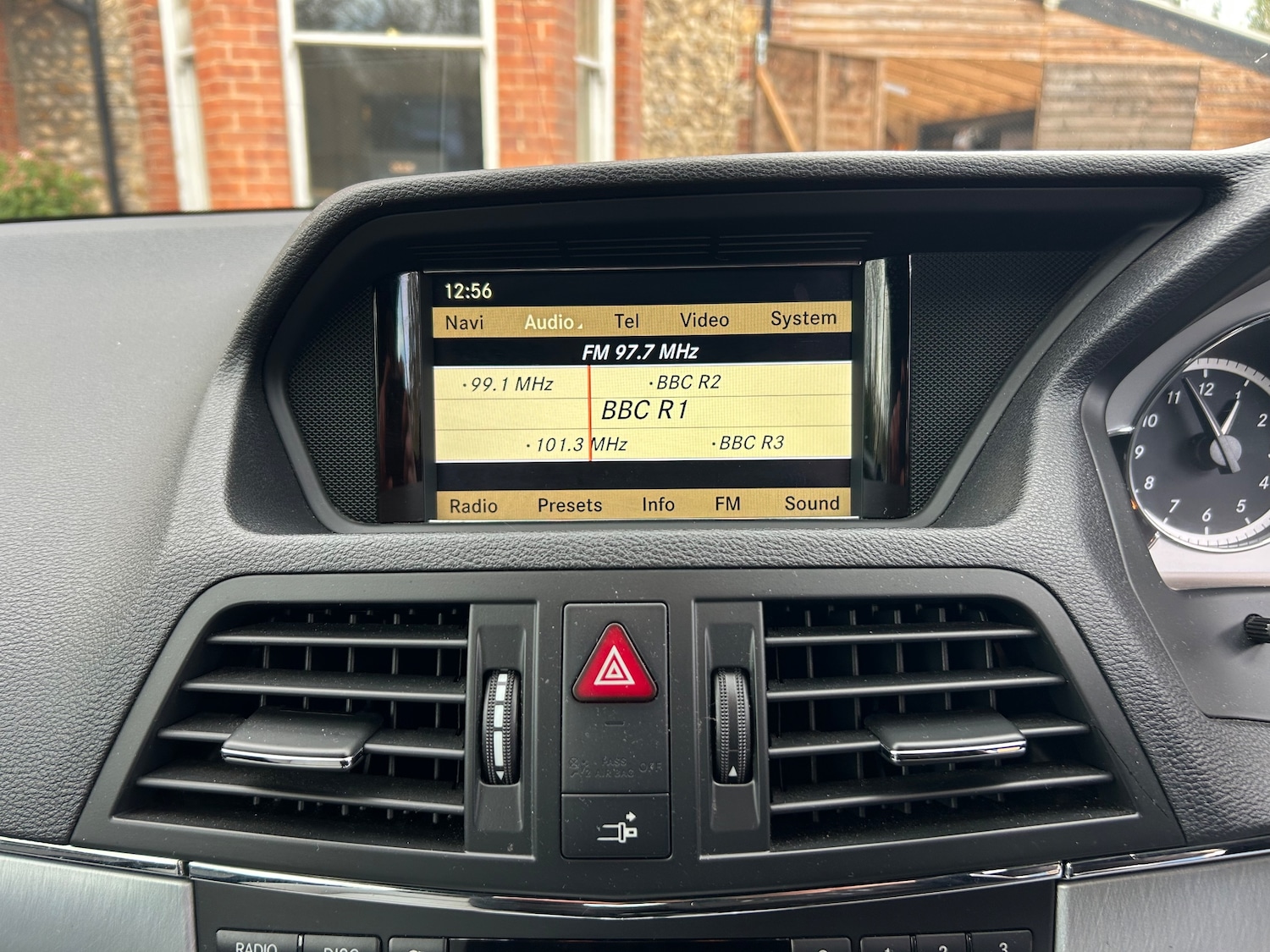 Used Mercedes-Benz E Class 2010 for sale - 76842325: Photo 45