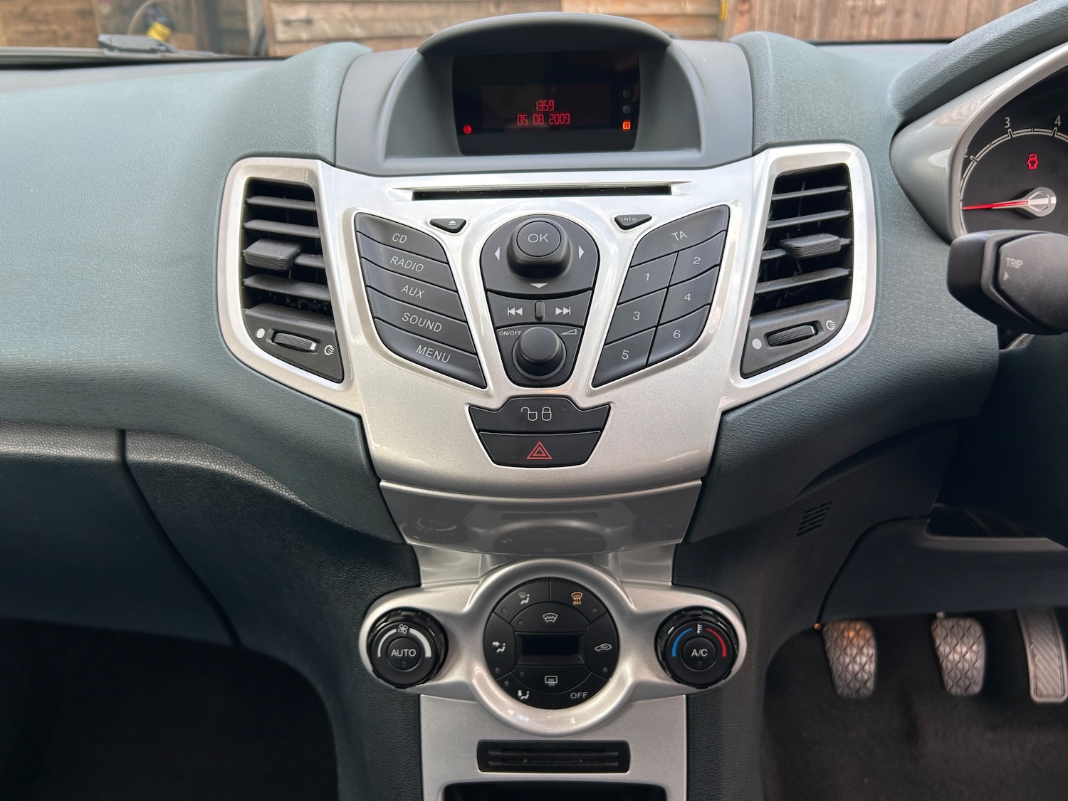 Used Ford Fiesta 2009 for sale - 76490902: Photo 23