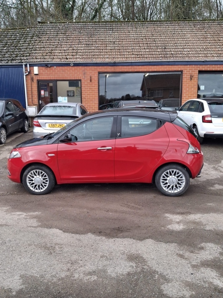 Used Chrysler Ypsilon 2014 for sale - 77607944: Photo 5