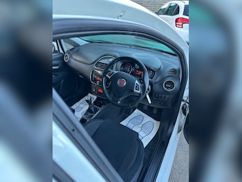 Used Fiat Punto 2016 for sale - 77733530: Photo