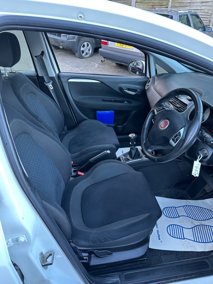 Used Fiat Punto 2016 for sale - 77733530: Photo 3