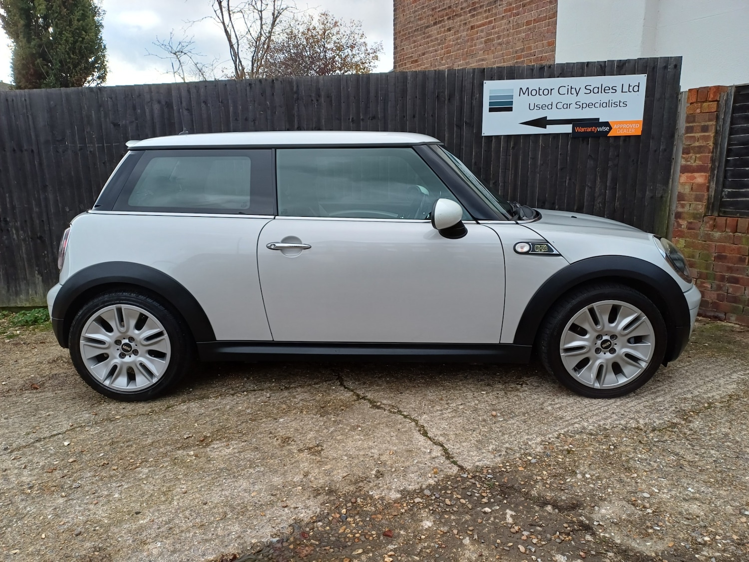 Used MINI Hatch 2009 for sale - 76599697: Photo 2