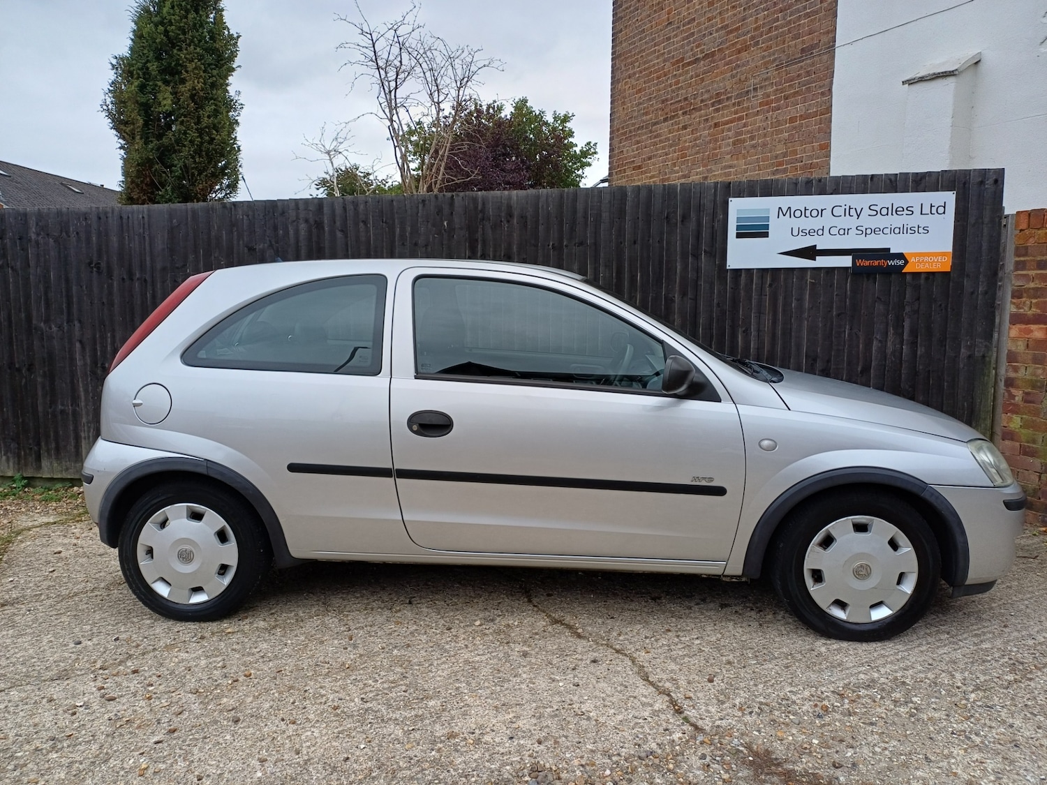 Used Vauxhall Corsa 2005 for sale - 76383280: Photo 2
