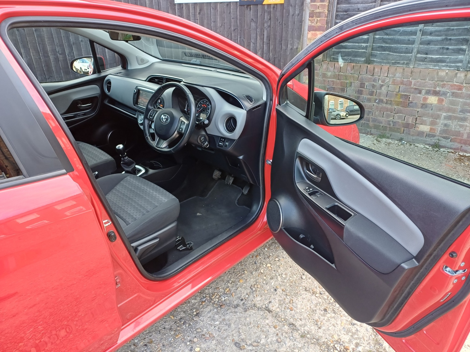 Used Toyota Yaris 2016 for sale - 78031541: Photo 13