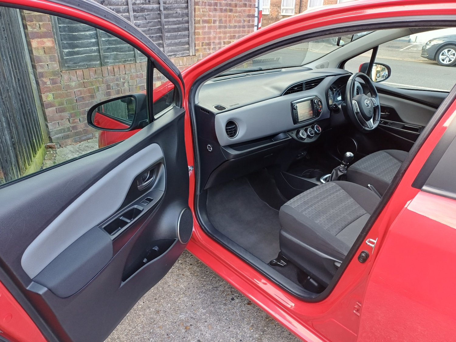 Used Toyota Yaris 2016 for sale - 78031541: Photo 31