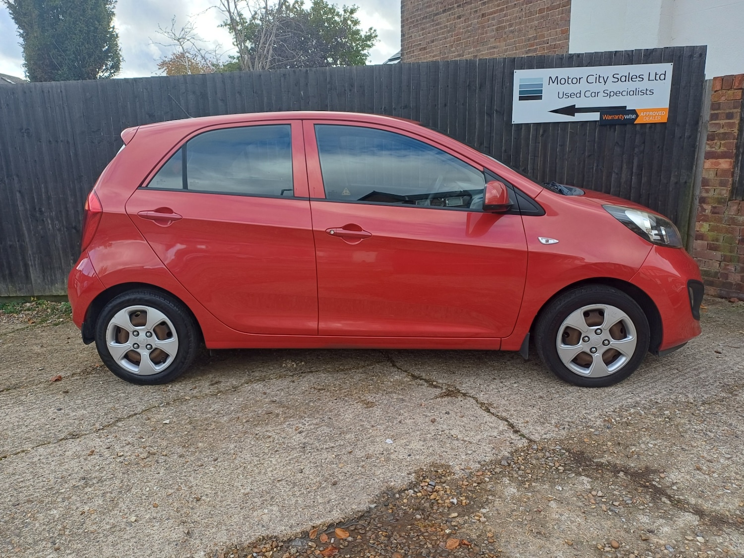 Used Kia Picanto 2014 for sale - 76384245: Photo 2