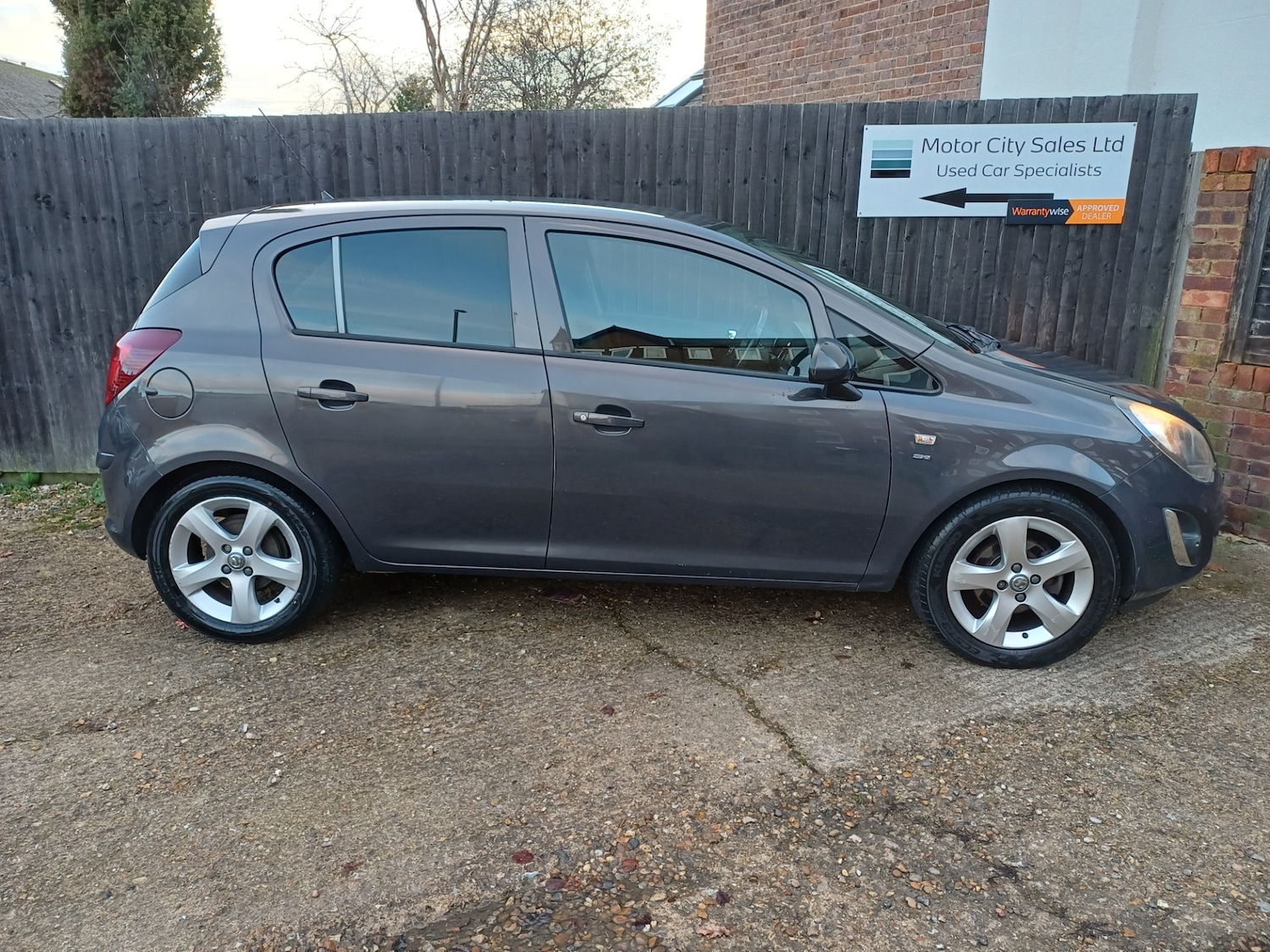 Used Vauxhall Corsa 2013 for sale - 76718748: Photo 2