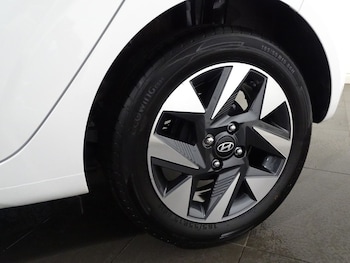 Used Hyundai i10 2023 for sale - 77227528: Photo