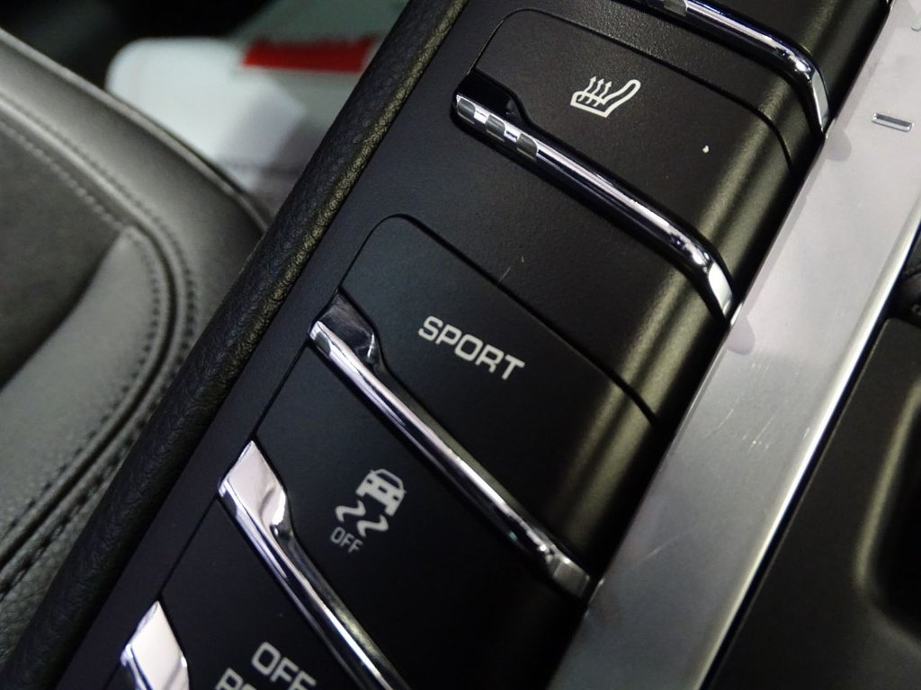 Used Porsche Macan 2020 for sale - 77991059: Photo 17