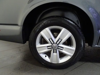 Used Volkswagen Transporter 2016 for sale - 76867214: Photo