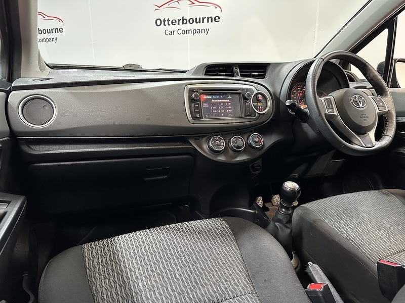 Used Toyota Yaris 2014 for sale - 77622007: Photo 2