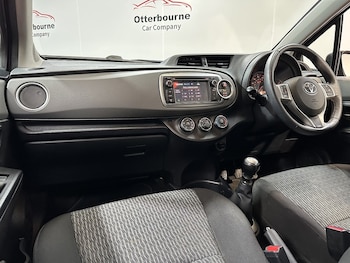 Used Toyota Yaris 2014 for sale - 77622007: Photo