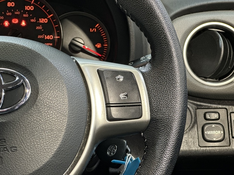 Used Toyota Yaris 2014 for sale - 77622007: Photo 39