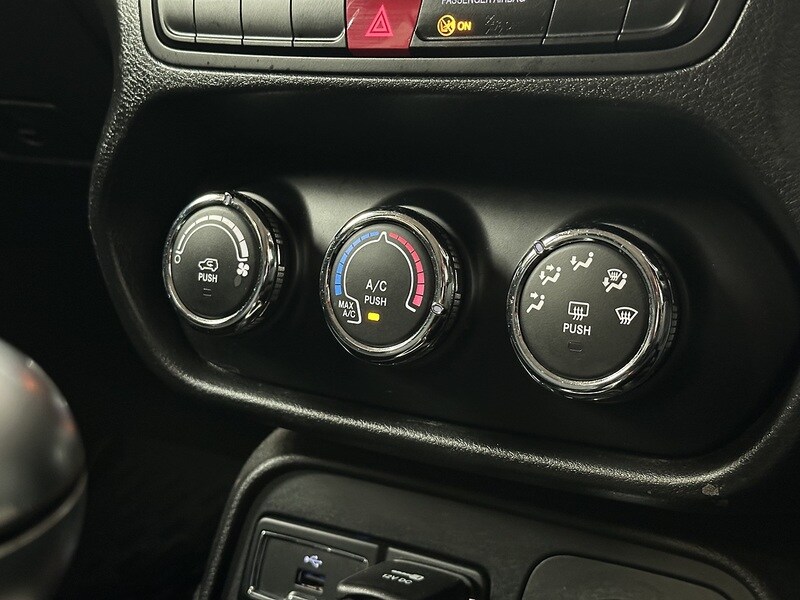 Used Jeep Renegade 2015 for sale - 77465298: Photo 25