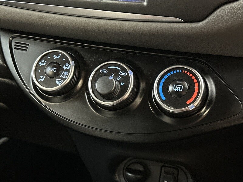 Used Toyota Yaris 2017 for sale - 76819362: Photo 27