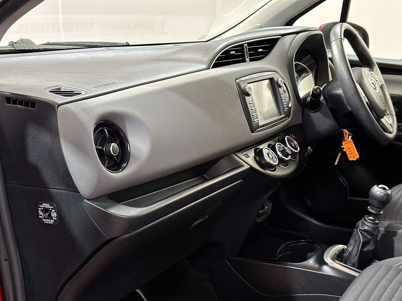 Used Toyota Yaris 2017 for sale - 76819362: Photo 48