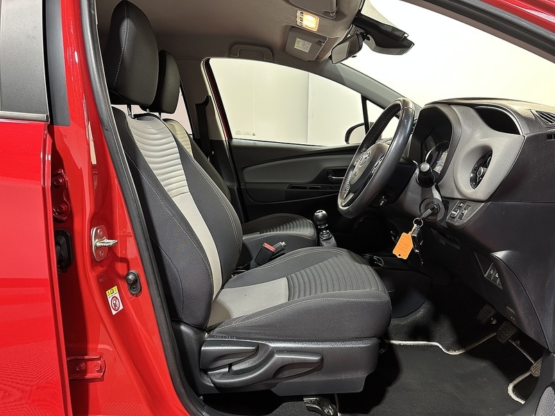 Used Toyota Yaris 2017 for sale - 76819362: Photo 57