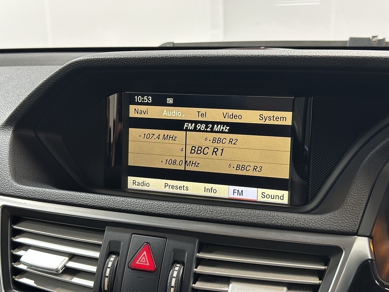 Used Mercedes-Benz E Class 2011 for sale - 77651126: Photo 21