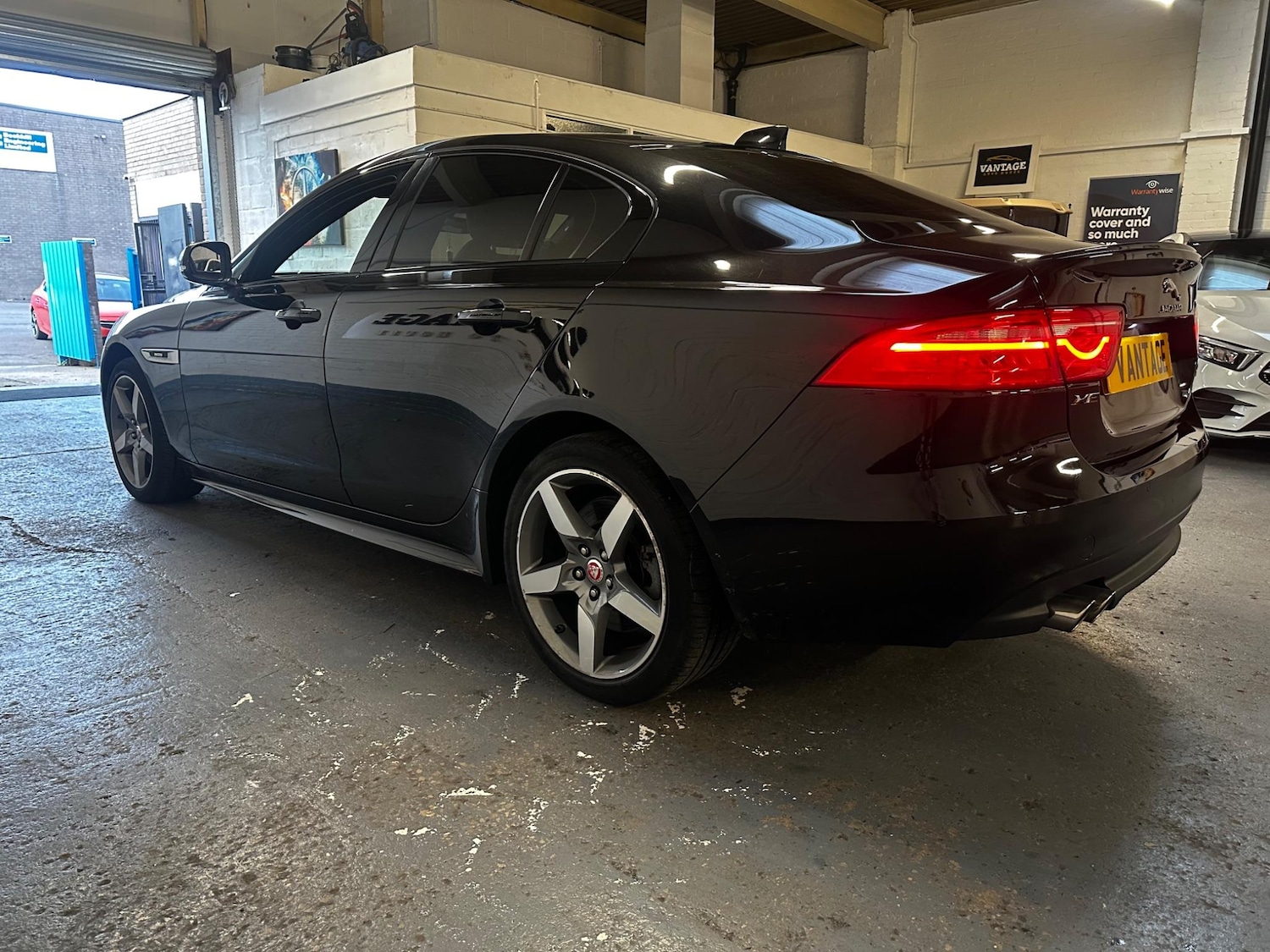 Used Jaguar XE 2019 for sale - 76991211: Photo 4