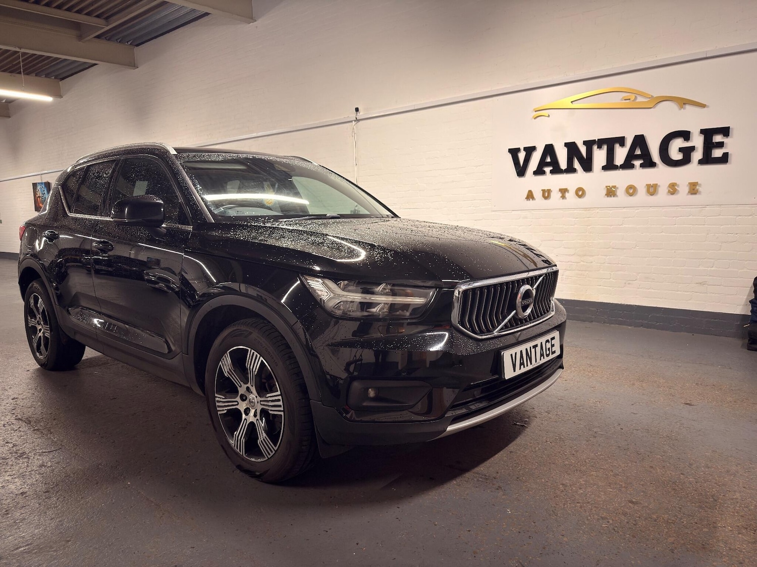 Used Volvo XC40 for sale - 76786610: Photo 1