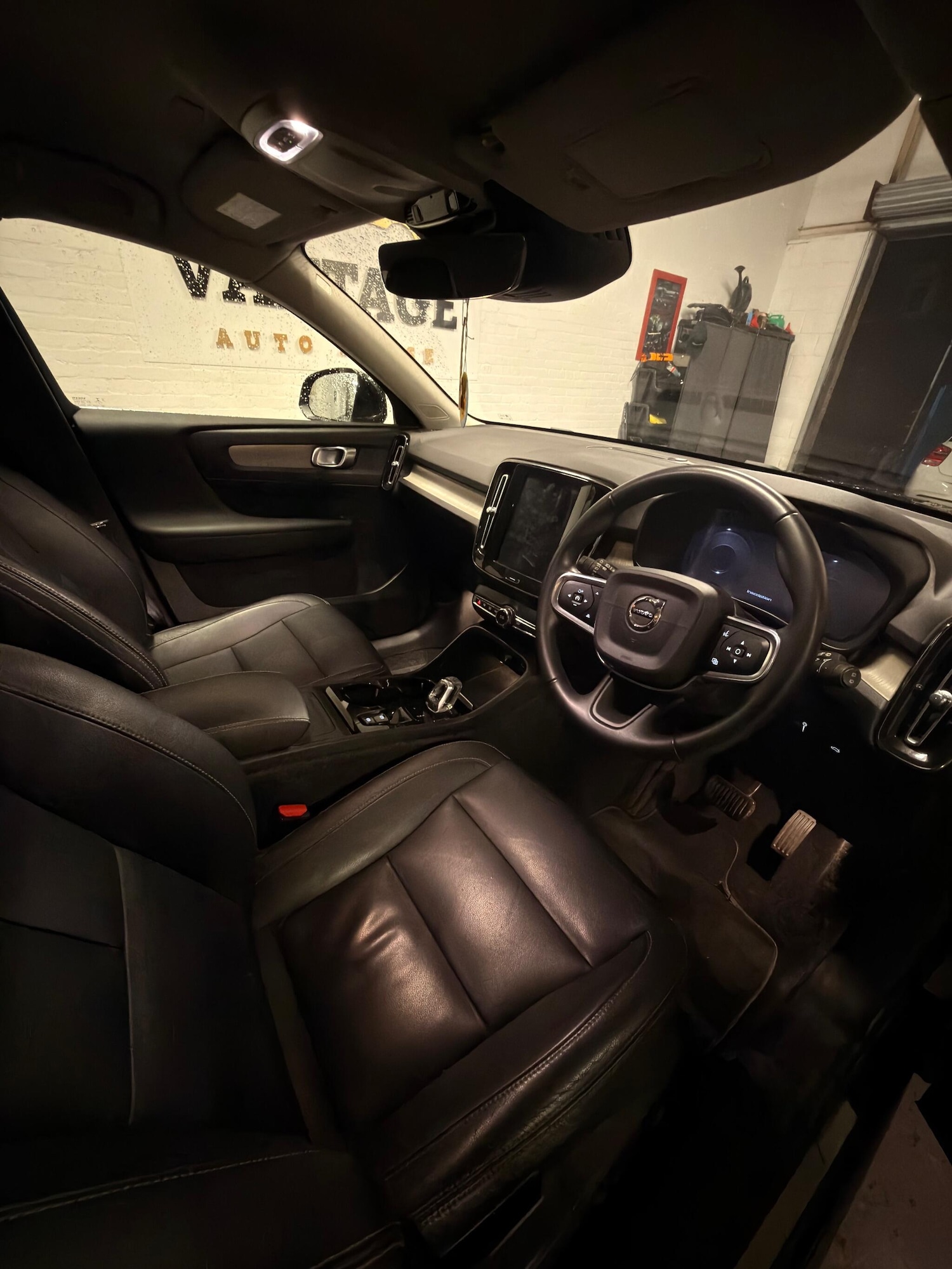 Used Volvo XC40 for sale - 76786610: Photo 26