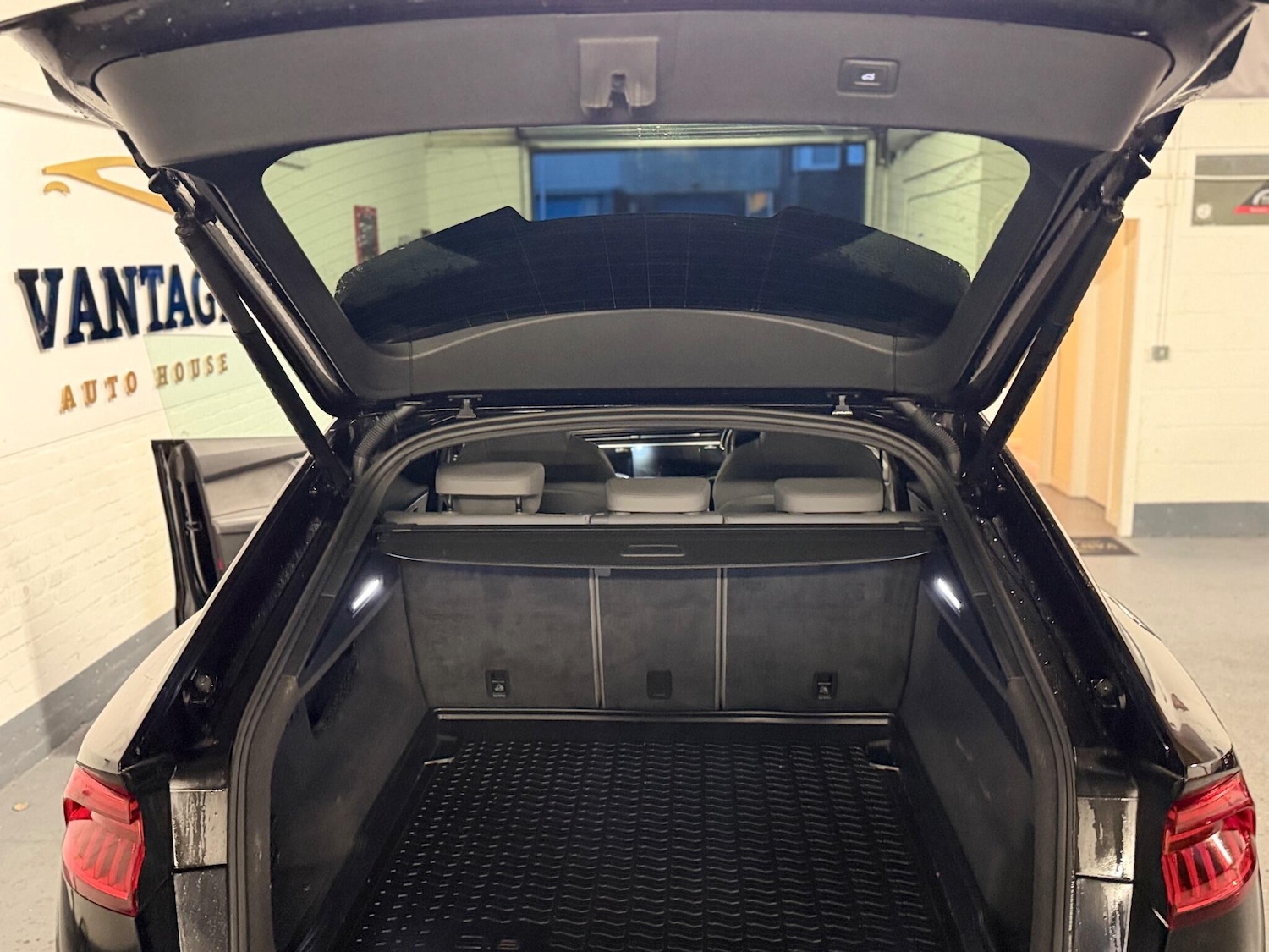 Used Audi Q8 2018 for sale - 76997085: Photo 28