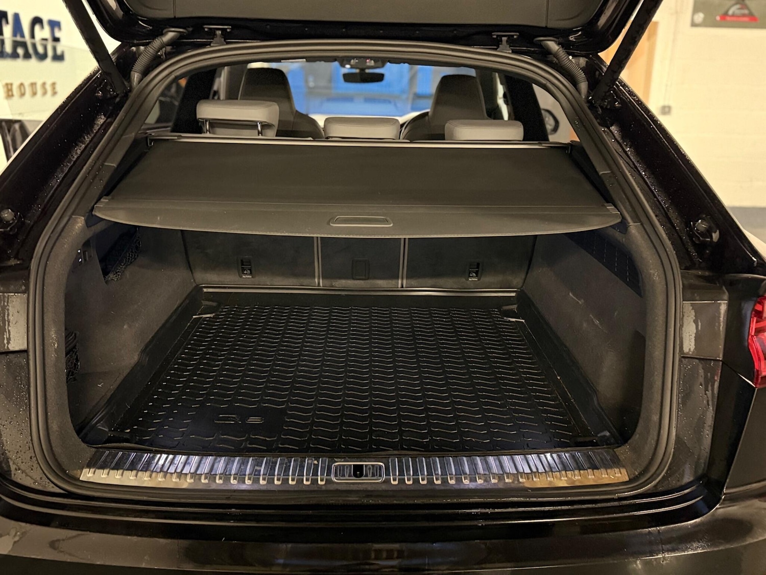 Used Audi Q8 2018 for sale - 76997085: Photo 29