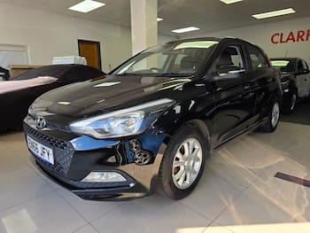 Used Hyundai i20 2017 for sale - 79752103: Photo