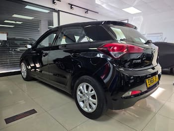 Used Hyundai i20 2017 for sale - 79752103: Photo