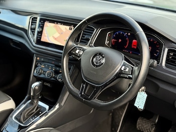 Used Volkswagen T-Roc 2019 for sale - 78177503: Photo