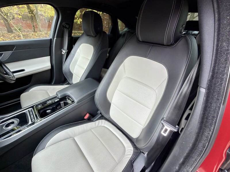 Used Jaguar XF 2018 for sale - 76691655: Photo 2