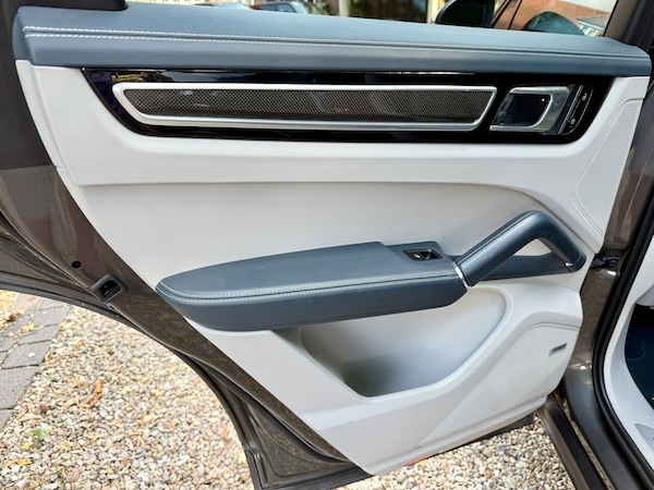Used Porsche Cayenne 2019 for sale - 76184794: Photo 38