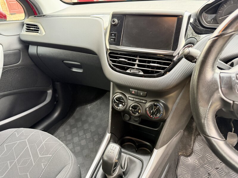 Used Peugeot 2008 2018 for sale - 76723406: Photo 2