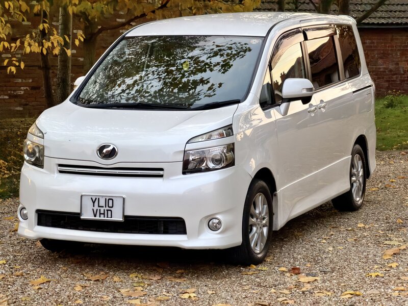 Used Toyota Voxy 2022 for sale - 76590245: Photo 4