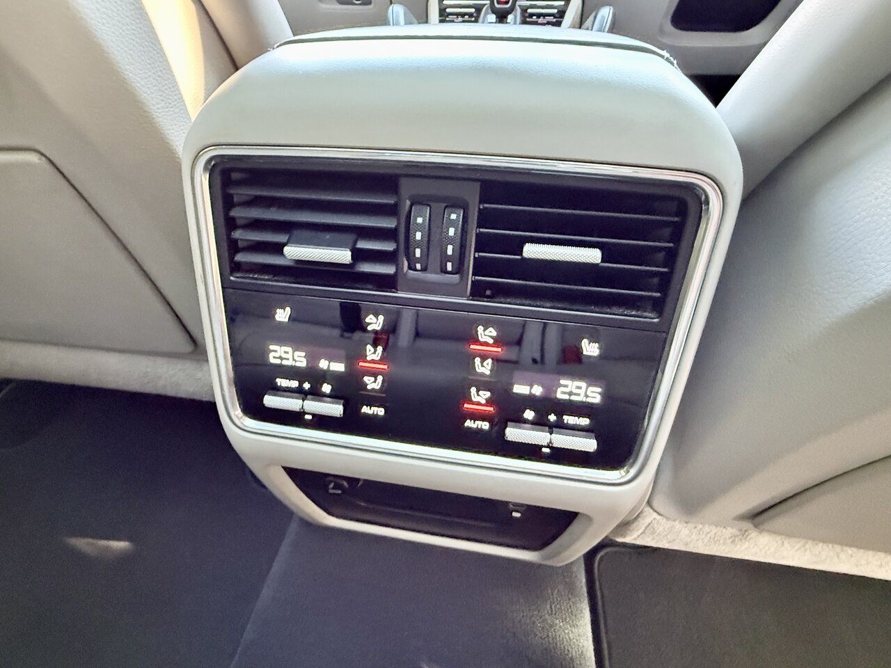 Used Porsche Cayenne 2019 for sale - 76501208: Photo 19