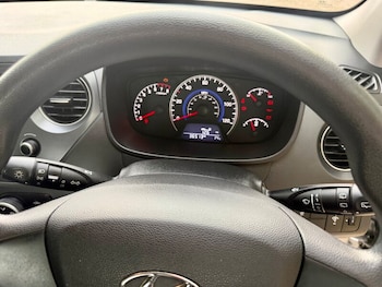 Used Hyundai i10 2018 for sale - 79244279: Photo