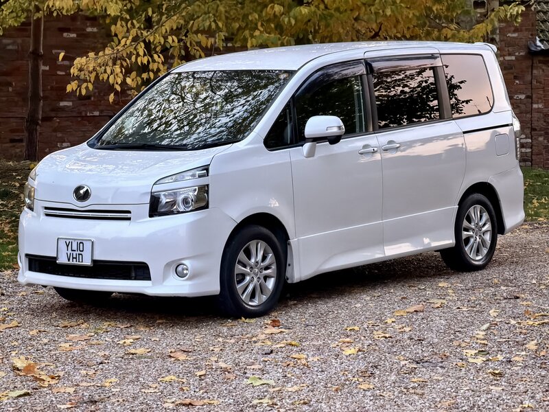 Used Toyota Voxy 2022 for sale - 76410412: Photo 1
