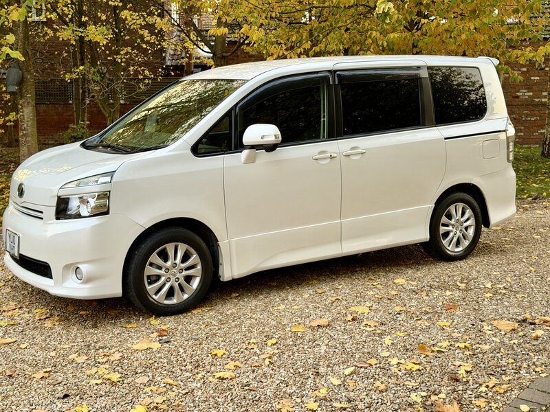 Used Toyota Voxy 2022 for sale - 76410412: Photo 12