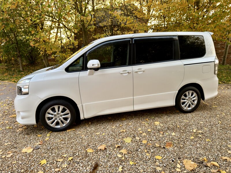 Used Toyota Voxy 2022 for sale - 76410412: Photo 15