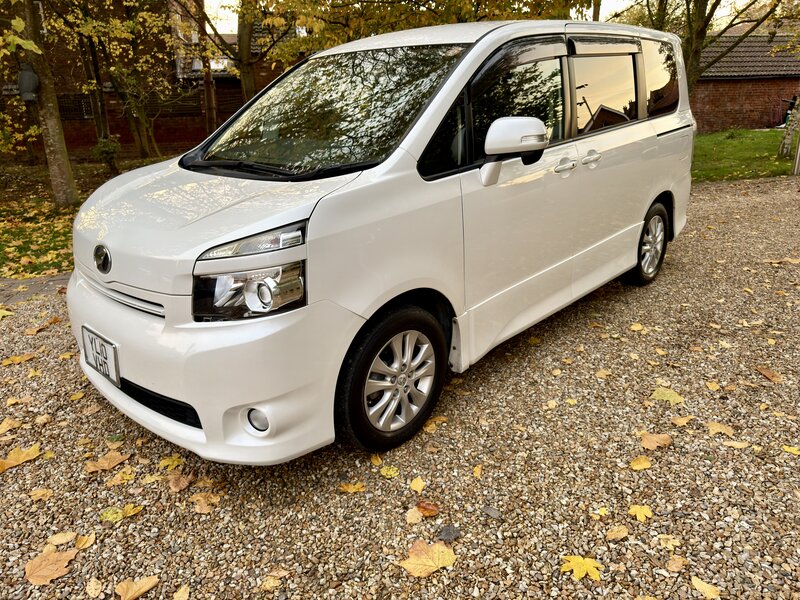 Used Toyota Voxy 2022 for sale - 76410412: Photo 5