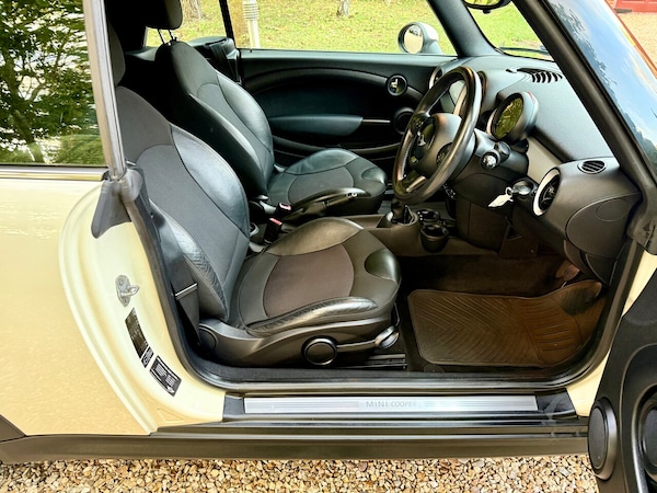 Used MINI Convertible 2014 for sale - 76124864: Photo 7