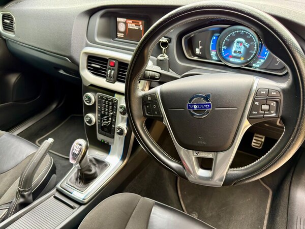 Used Volvo V40 2014 for sale - 76317045: Photo 2