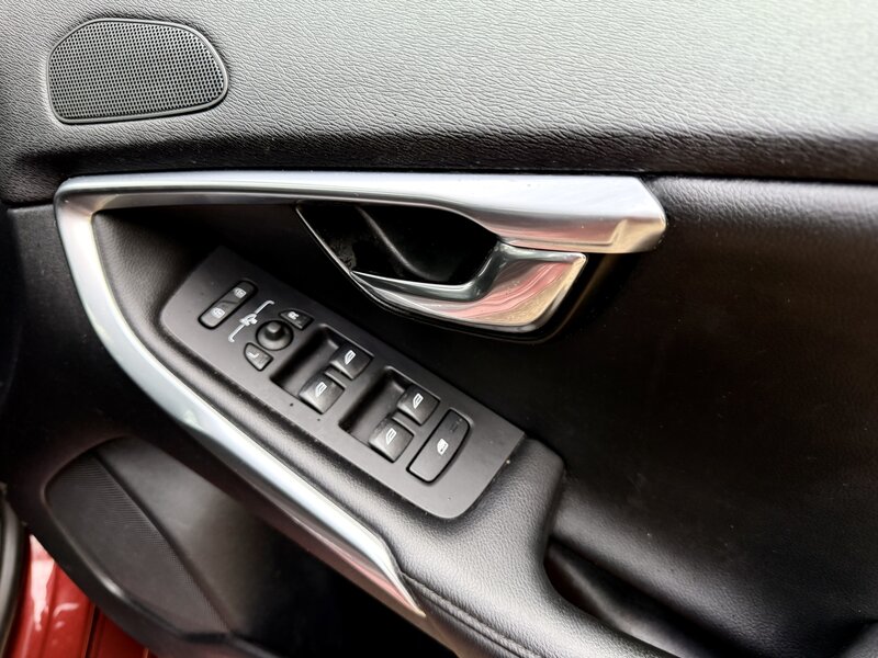 Used Volvo V40 2013 for sale - 77582586: Photo 16