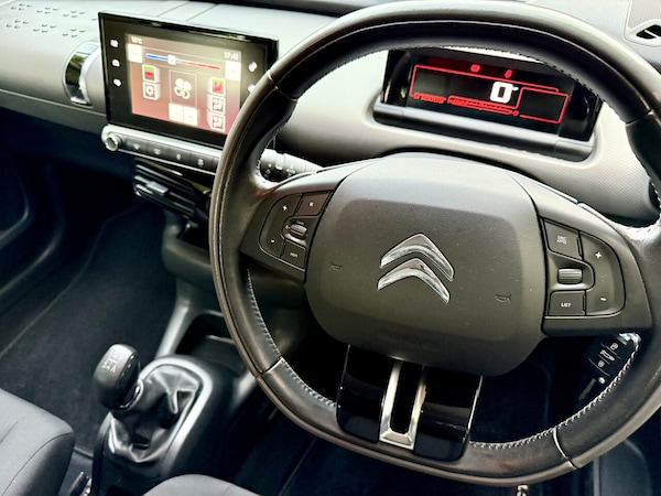 Used Citroen C4 Cactus 2018 for sale - 76297277: Photo 2