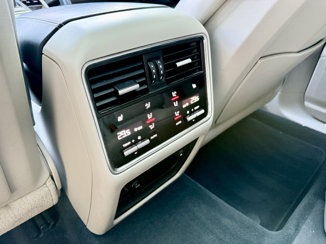 Used Porsche Cayenne 2019 for sale - 76344872: Photo 40