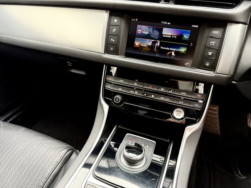 Used Jaguar XF 2018 for sale - 77638211: Photo 4