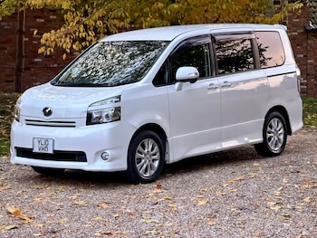 Used Toyota Voxy 2010 for sale - 76691662: Photo